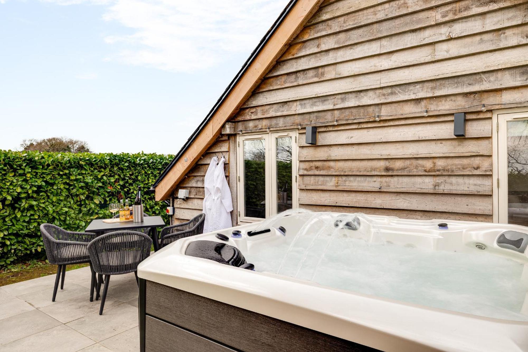 위트처치 Oak Tree Hideaway 빌라 외부 사진