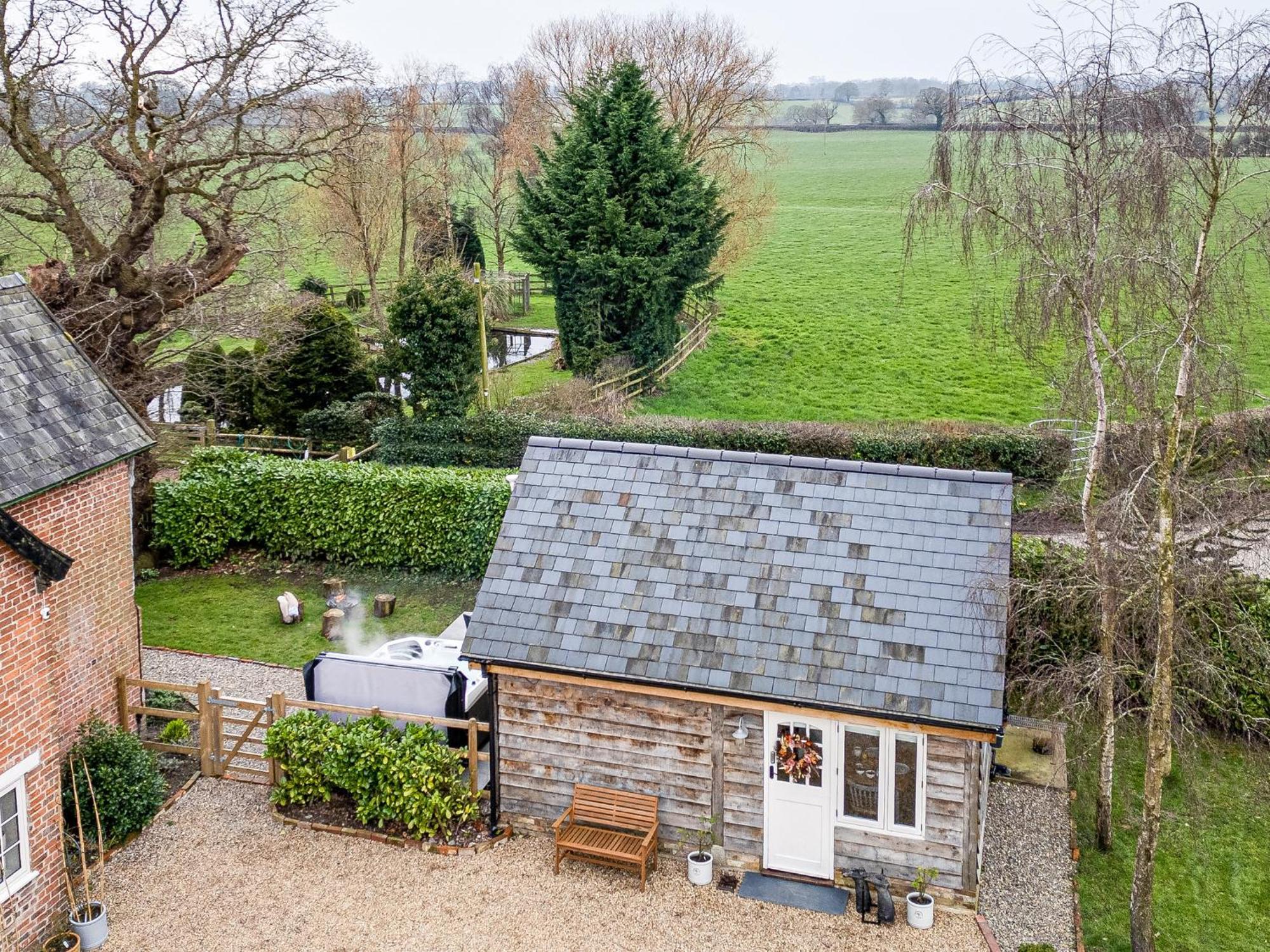 위트처치 Oak Tree Hideaway 빌라 외부 사진
