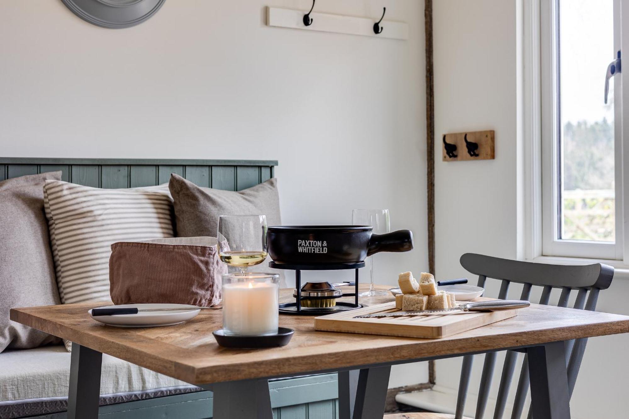 위트처치 Oak Tree Hideaway 빌라 외부 사진
